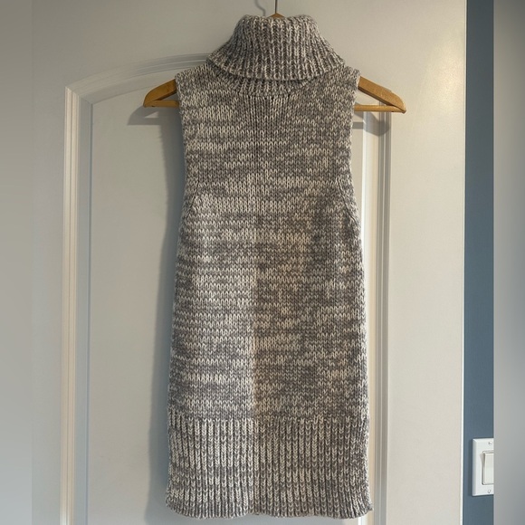 Club Monaco Cashmere Blend Sleeveless Turtleneck Sweater Grey & White - Picture 2 of 8